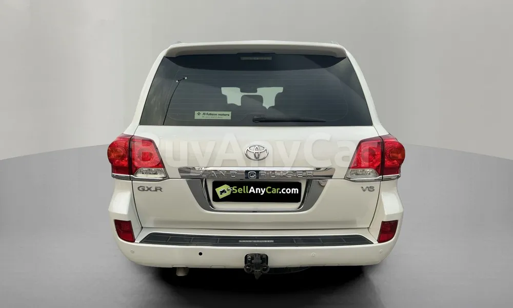 Vehicle photo 2