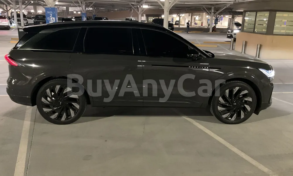 Vehicle photo 3