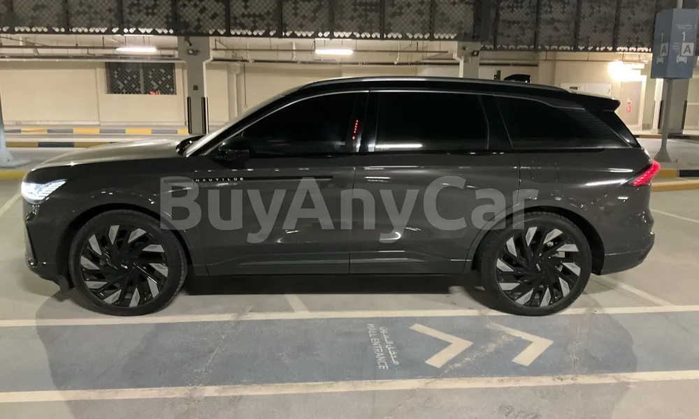 Vehicle photo 4