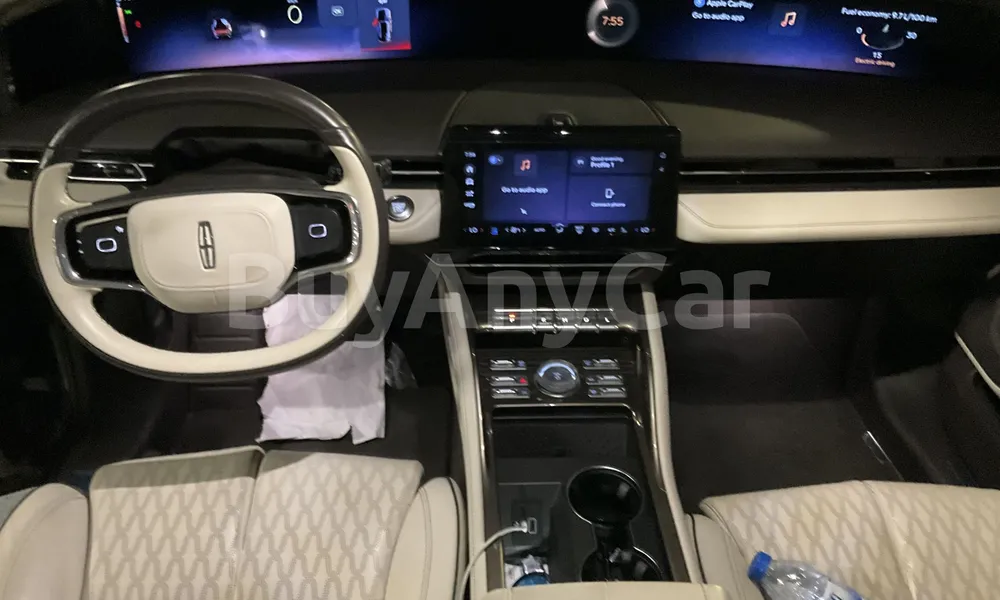 Vehicle photo 9