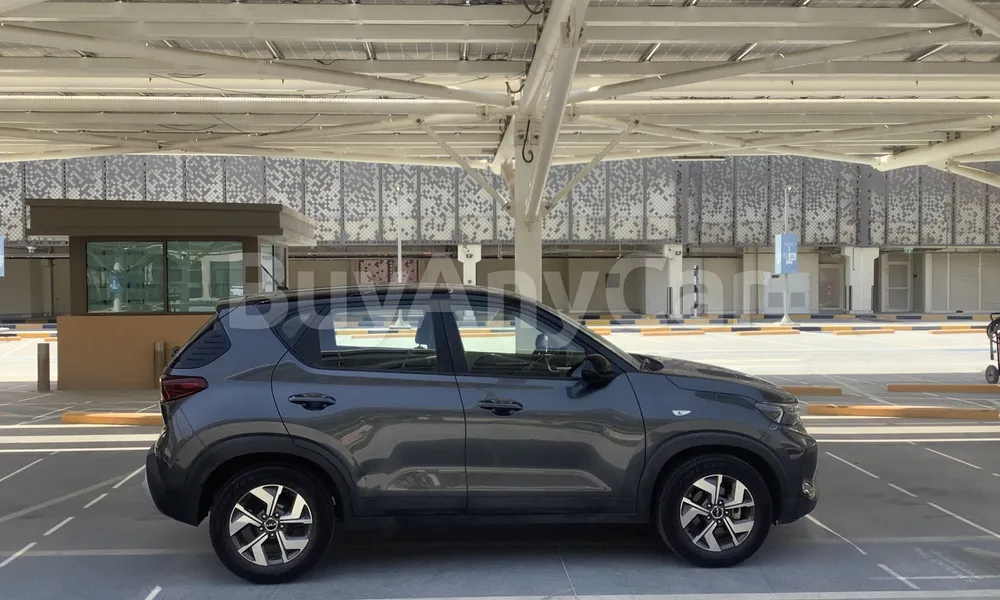 Vehicle photo 3
