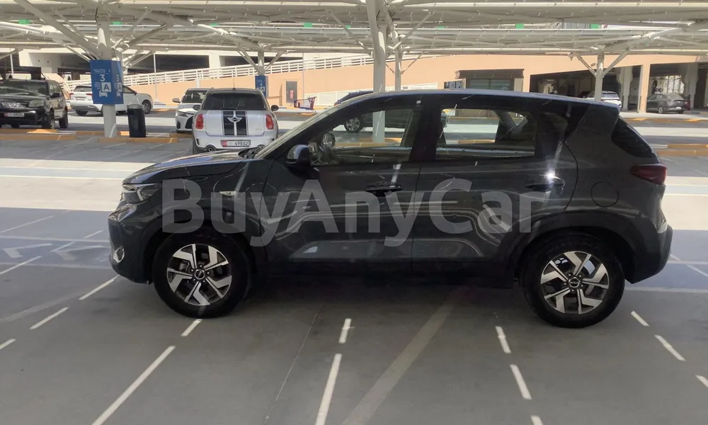 Vehicle photo 4
