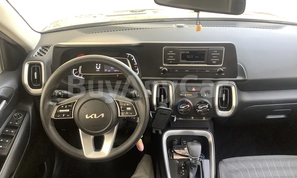 Vehicle photo 9