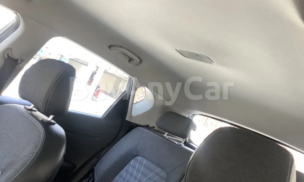 Vehicle photo 8