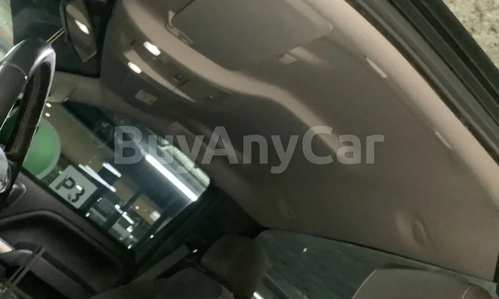 Vehicle photo 9