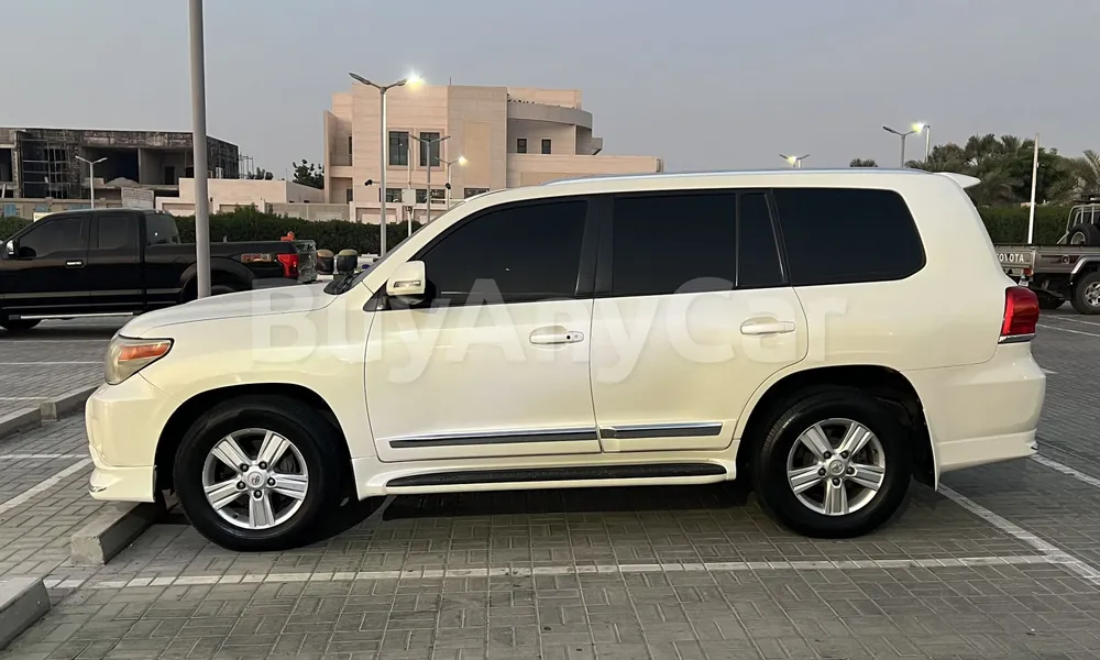 Vehicle photo 4