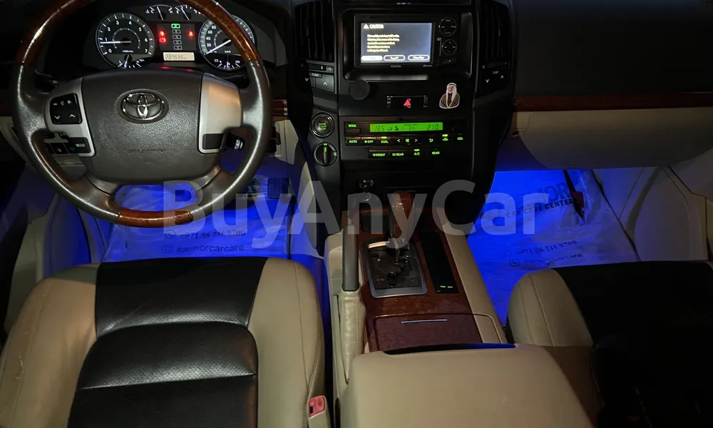 Vehicle photo 9