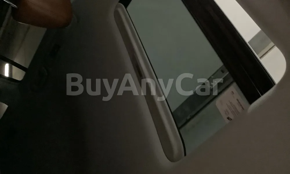 Vehicle photo 9