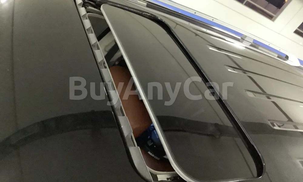 Vehicle photo 5