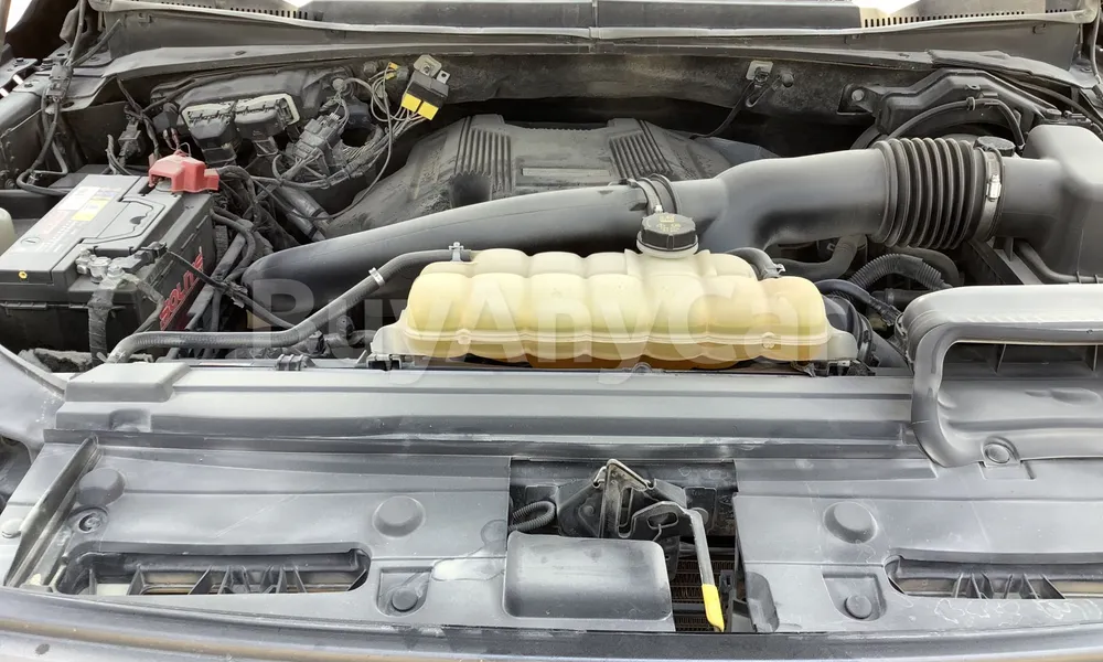 Vehicle photo 6