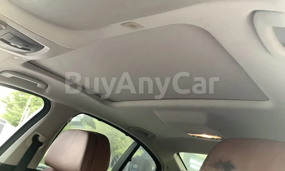 Vehicle photo 9