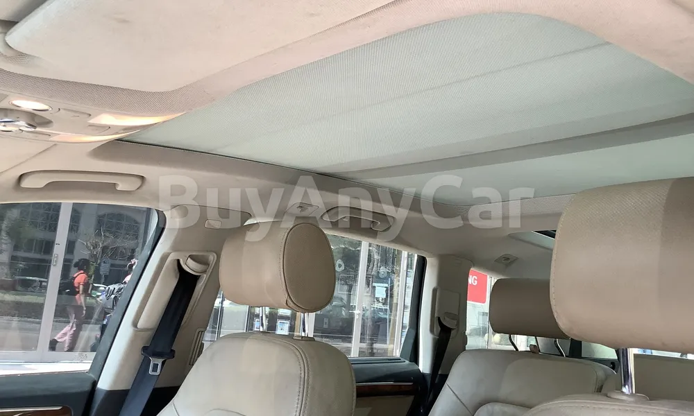 Vehicle photo 9