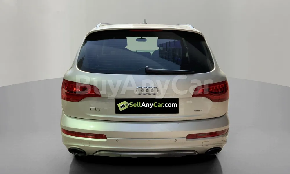 Vehicle photo 2
