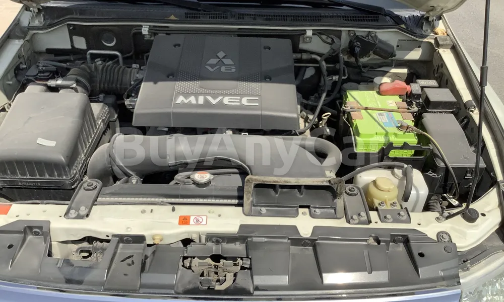 Vehicle photo 6