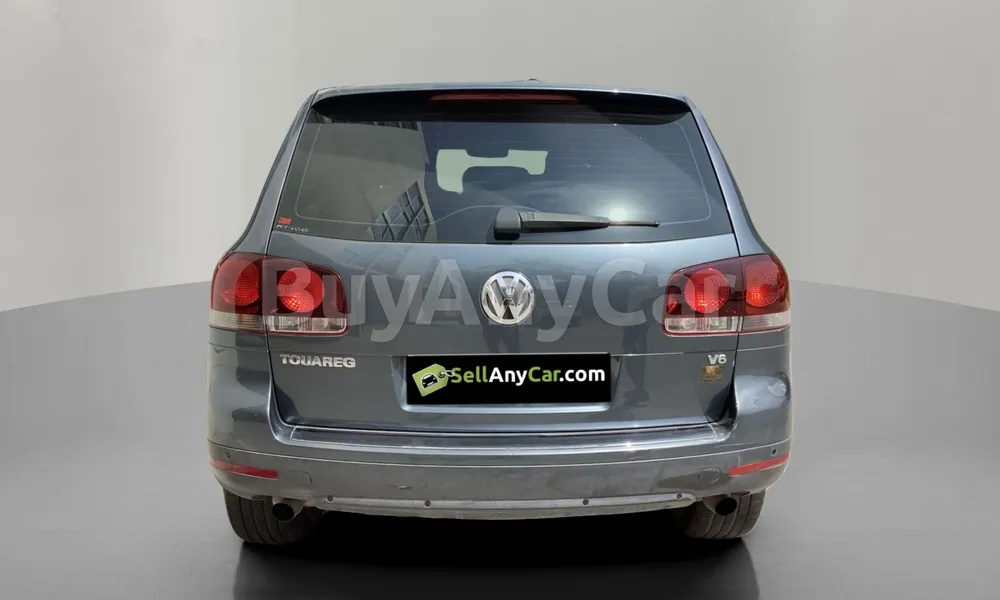 Vehicle photo 2