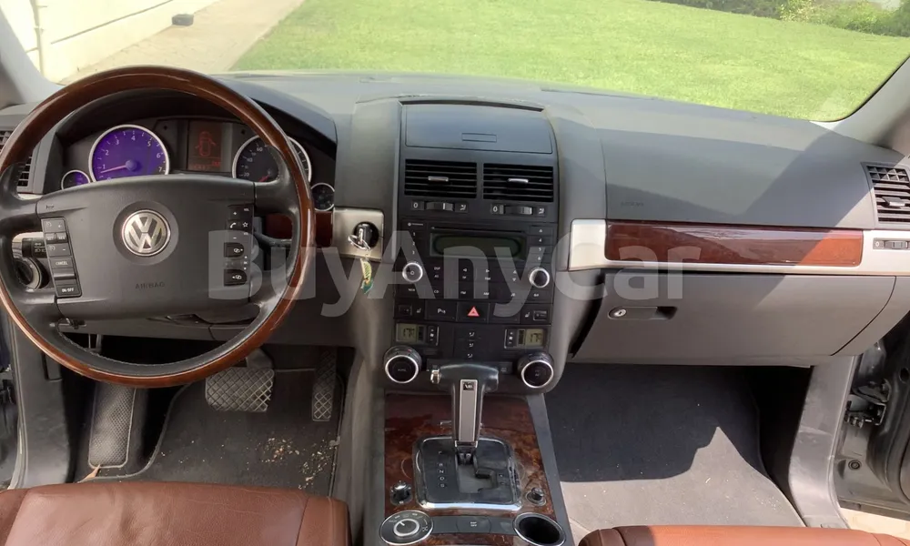 Vehicle photo 8
