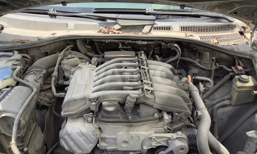 Vehicle photo 6