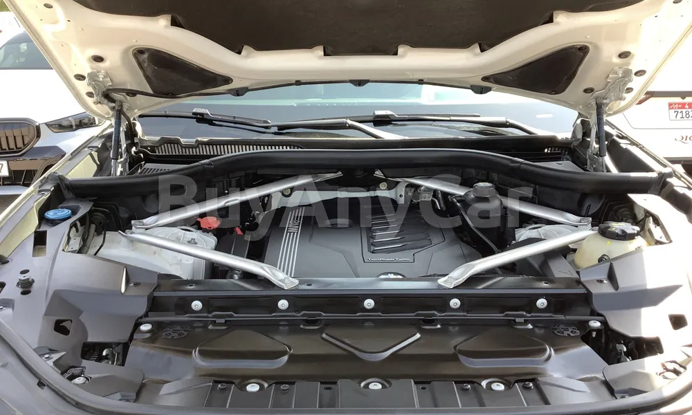 Vehicle photo 6