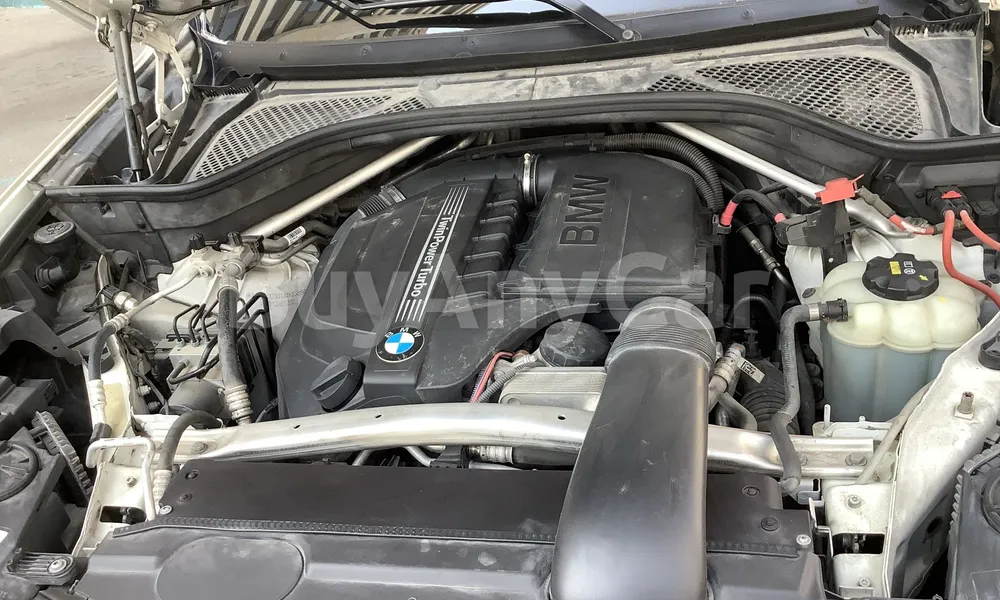 Vehicle photo 5