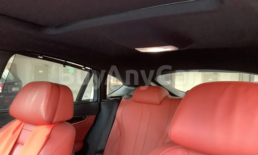 Vehicle photo 9