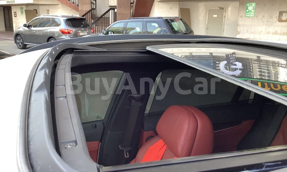 Vehicle photo 6