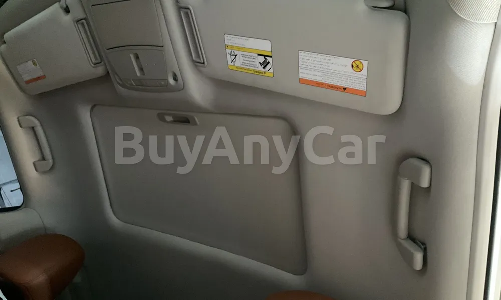 Vehicle photo 9