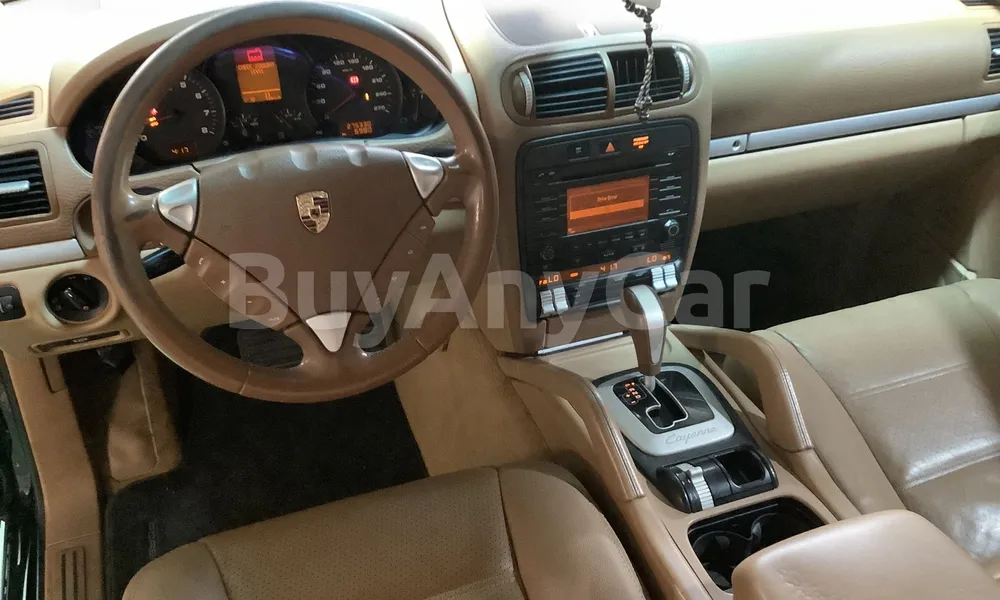 Vehicle photo 8