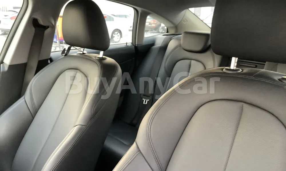Vehicle photo 9