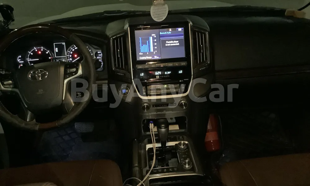 Vehicle photo 8