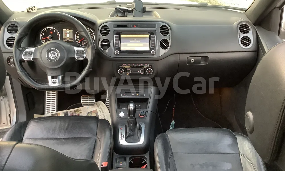 Vehicle photo 8