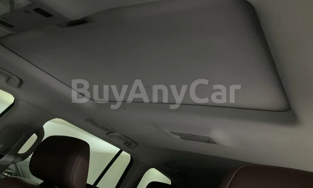 Vehicle photo 9
