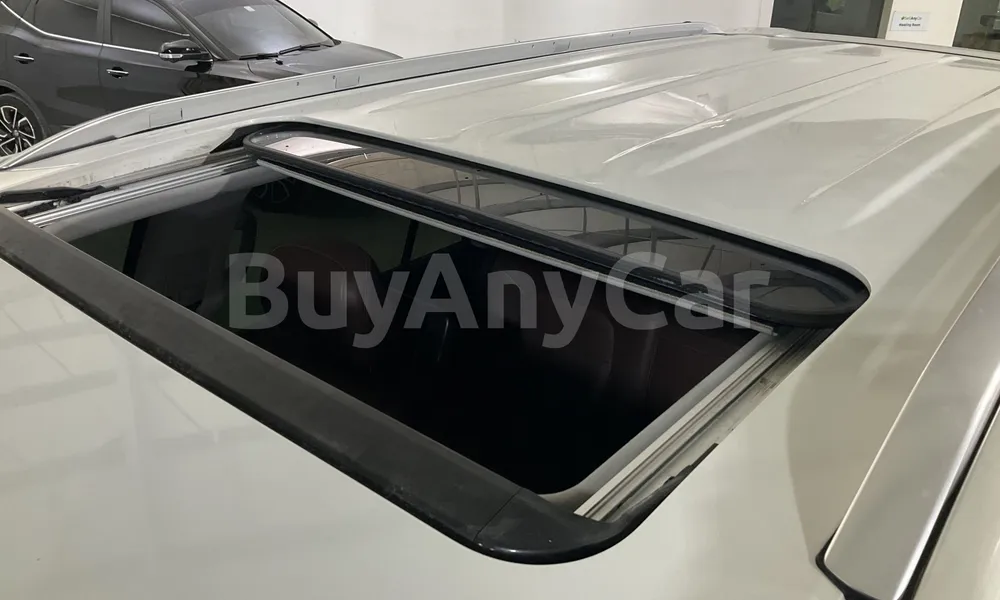 Vehicle photo 5