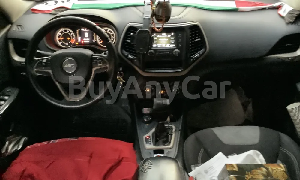 Vehicle photo 7