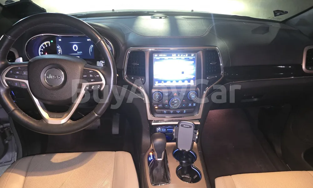 Vehicle photo 9