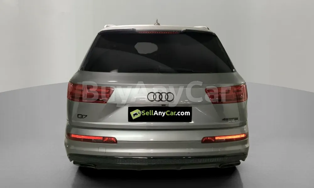 Vehicle photo 2