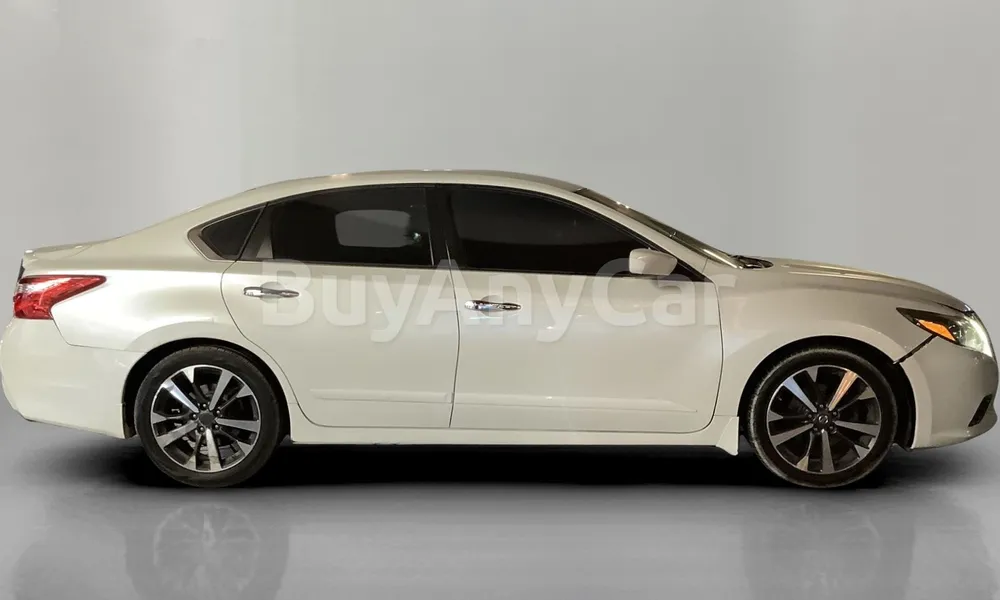 Vehicle photo 3