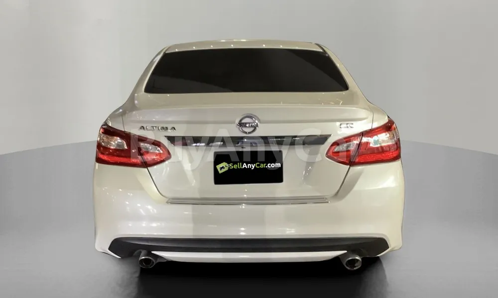 Vehicle photo 2