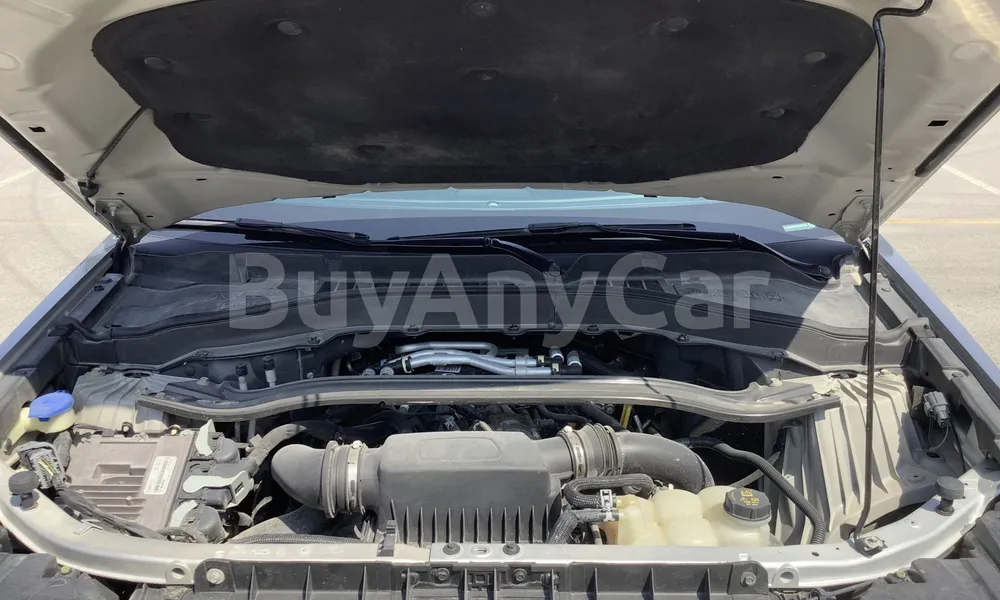 Vehicle photo 5