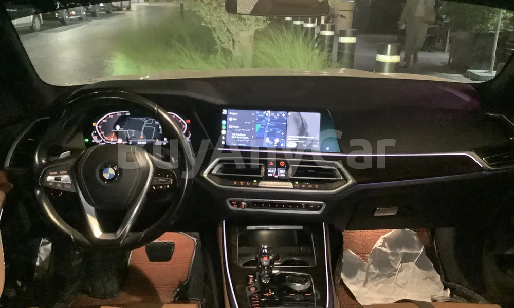 Vehicle photo 9