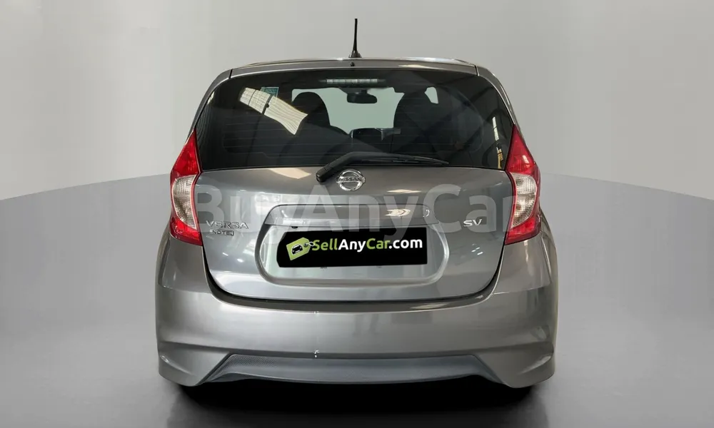 Vehicle photo 2