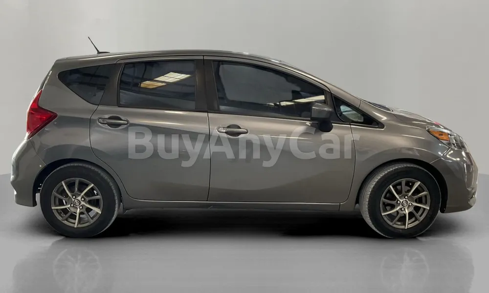 Vehicle photo 4