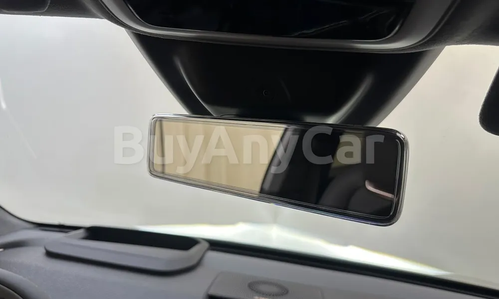 Vehicle photo 11