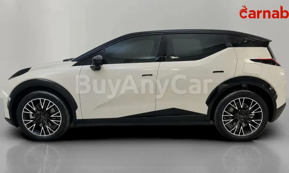 Vehicle photo 5