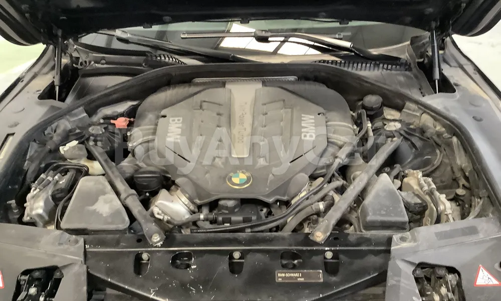 Vehicle photo 6