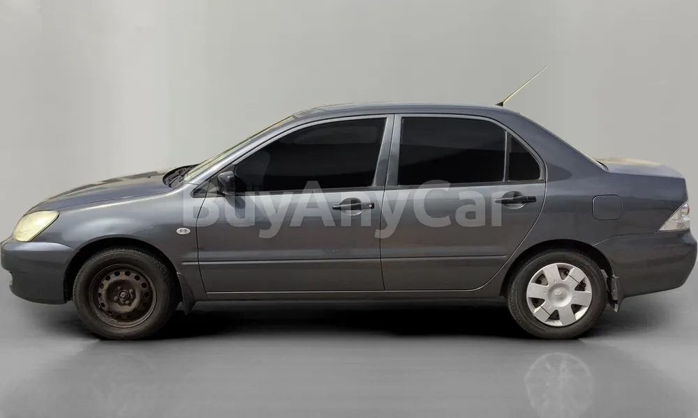Vehicle photo 3