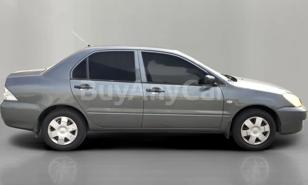 Vehicle photo 4