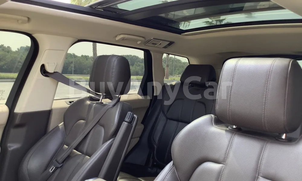 Vehicle photo 9