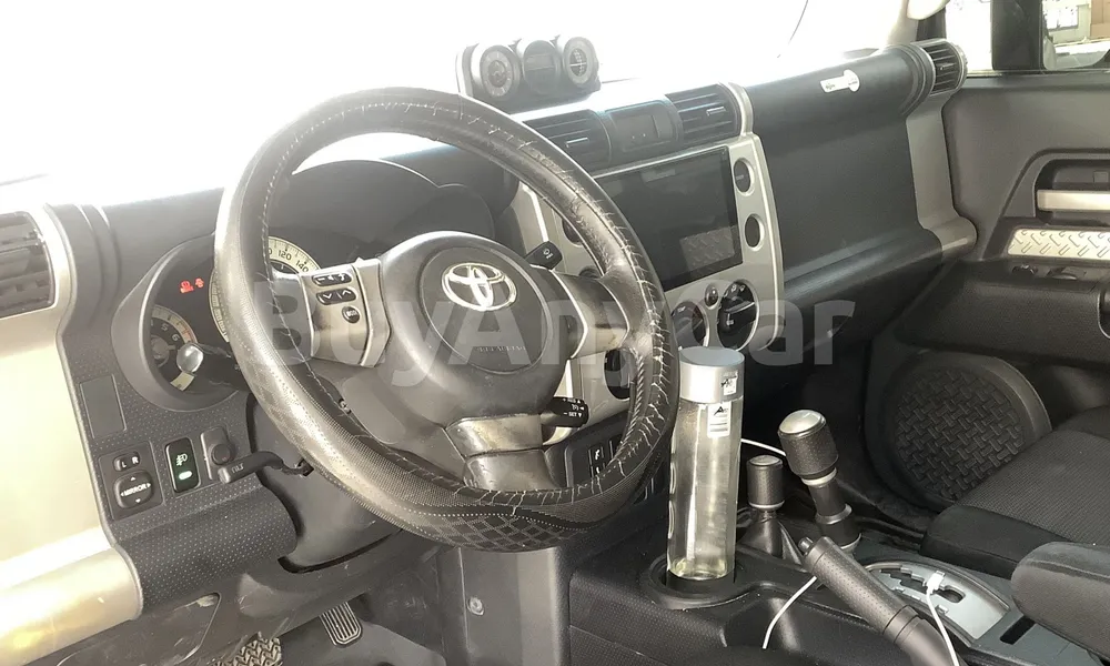 Vehicle photo 9