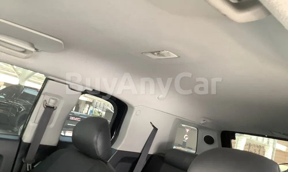 Vehicle photo 10