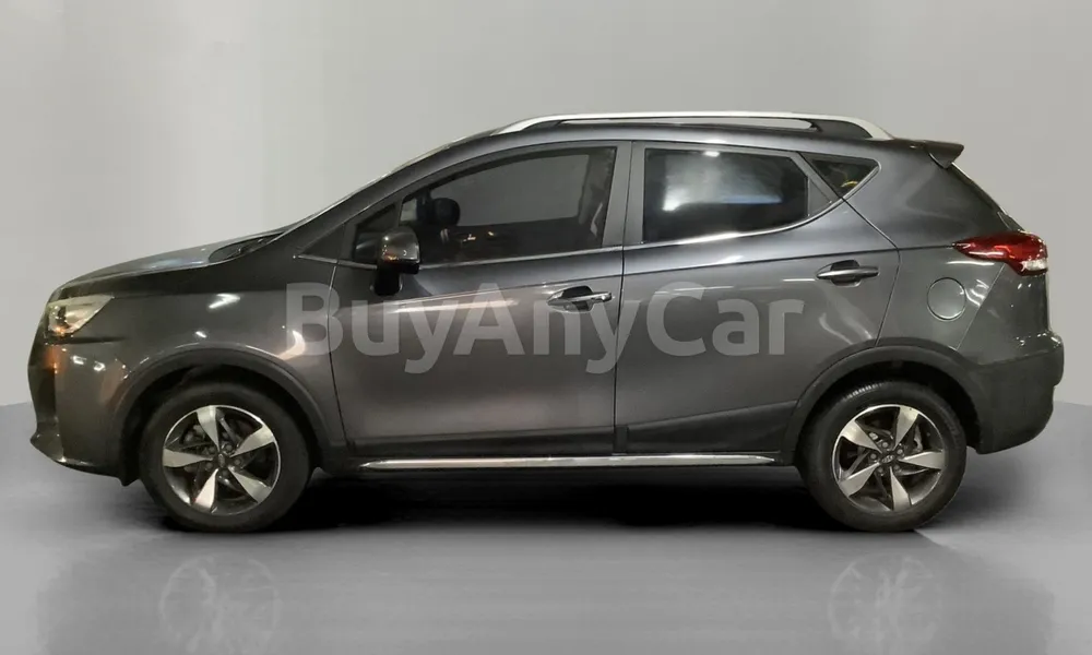 Vehicle photo 4